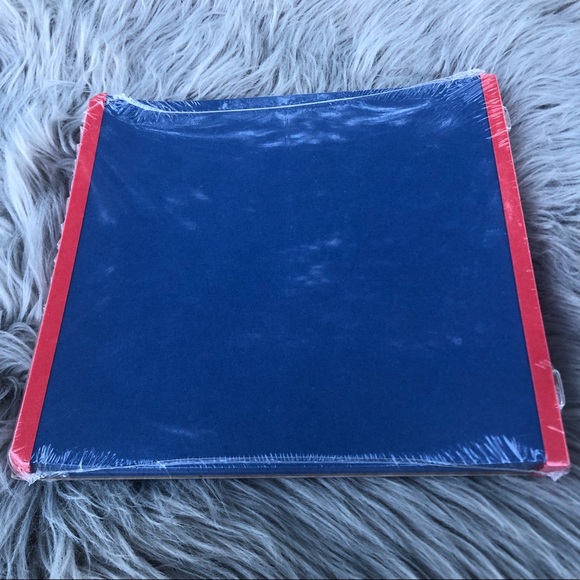 Pizzaz 7x7 blue and red scrapbook pages - Picture 2 of 3